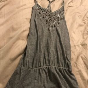 gray tank top
